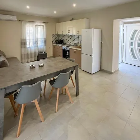 Ftery Semesterbostad